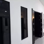 Puerta feel slide con diseño sanblasting