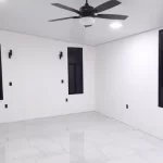 puerta y ventanas de vidrio