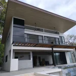 vidrio y aluminio para residencia contemporánea