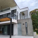 vidrio y aluminio para residencia contemporánea