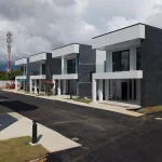 Ventanería y barandales para proyecto residencial moderno