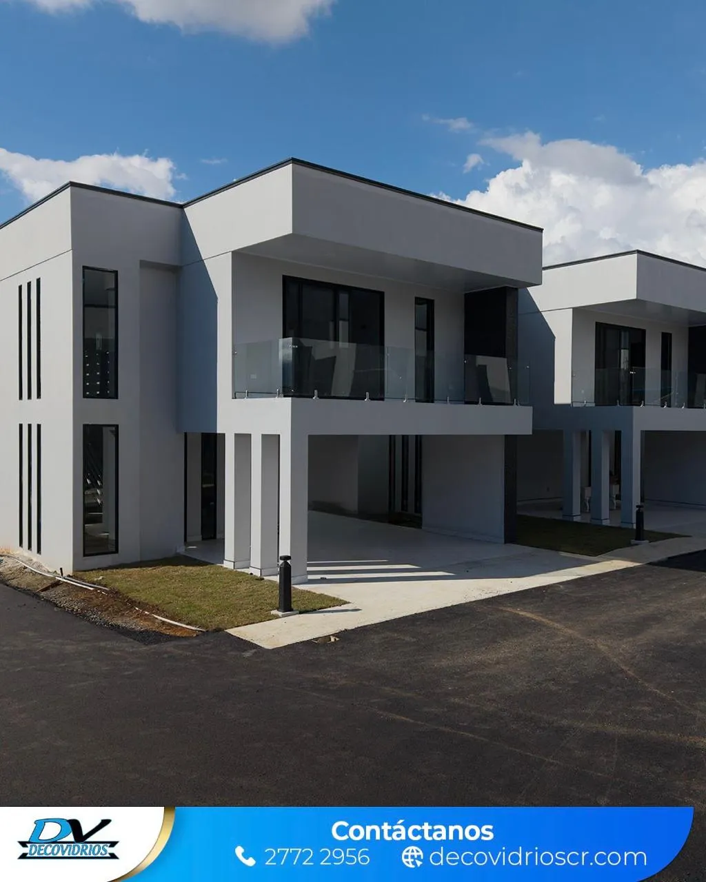 Ventanería y barandales para proyecto residencial moderno Ventanería y barandales de vidrio para proyecto residencial moderno
