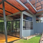 Ventanería de gran formato para residencia de diseño contemporáneo