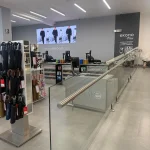 Instalación de barandales de vidrio para proyecto comercial en Pérez Zeledón