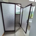 Puertas y ventanería en aluminio bronce
